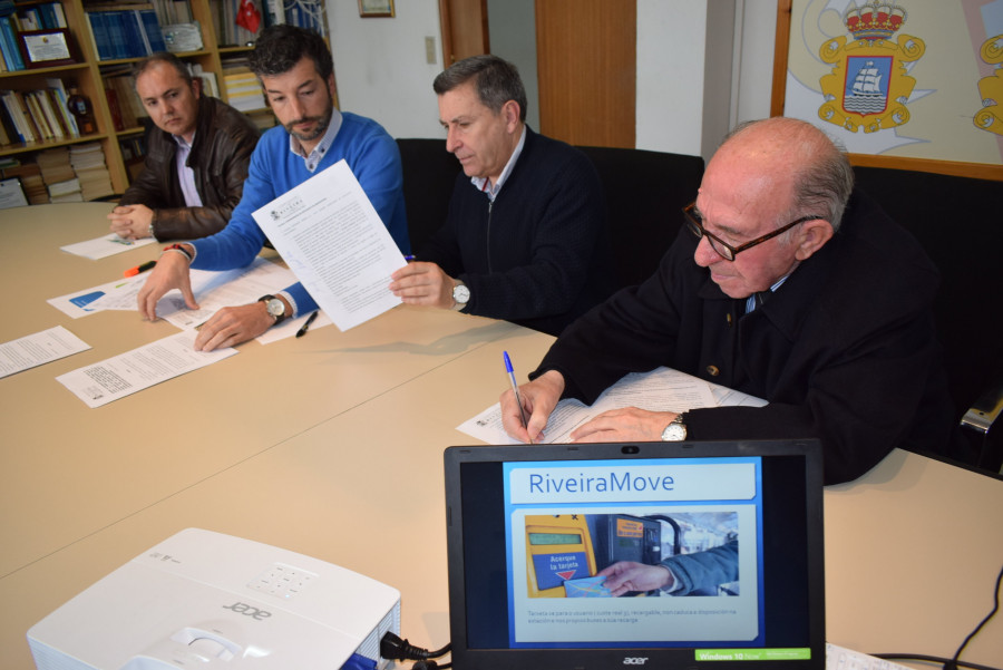 El plan de transporte Ribeira Move subvencionará el autobús en viajes regulares para bajar u precio a un euro