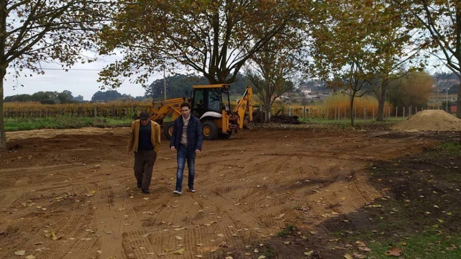 Obras convierte el antiguo parque de Castrelo en un nuevo campo de fiestas para la parroquia