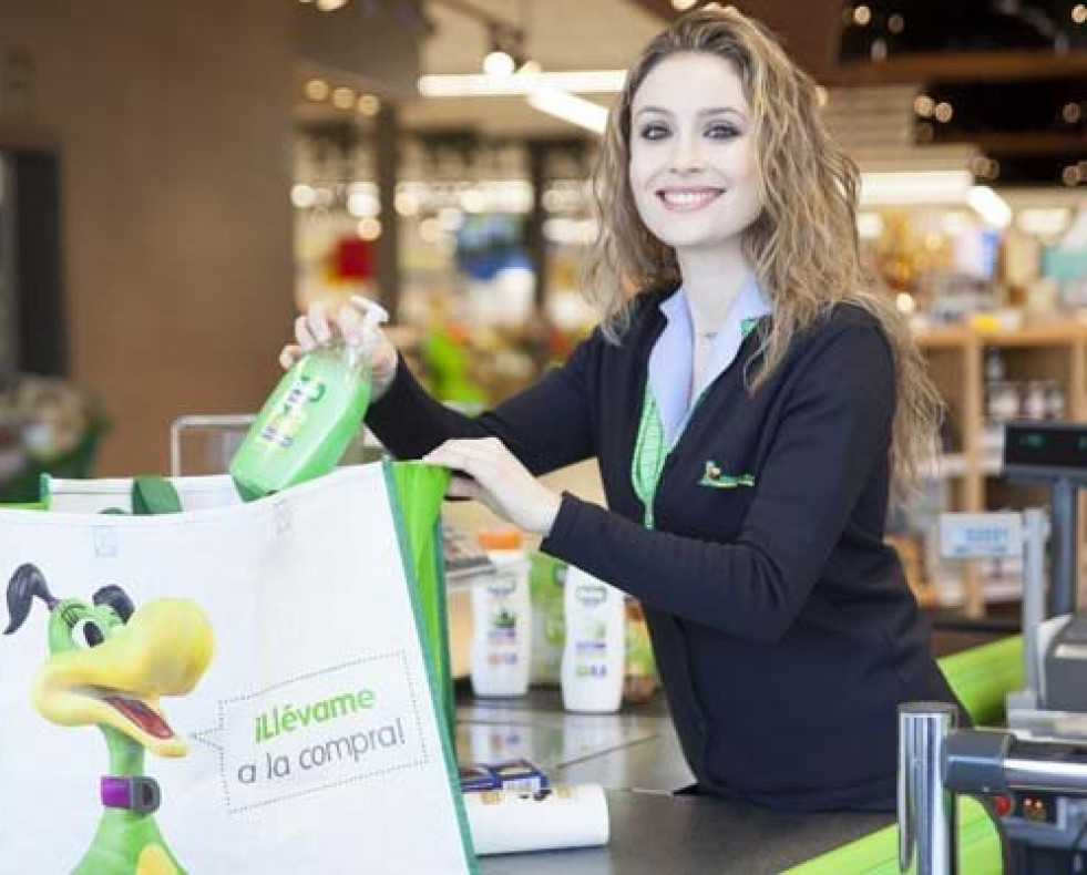 Las mujeres trabajan 1,1 horas más al día que los hombres