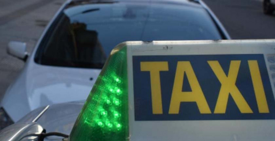 Detectan un posible caso de un delito de abusos sexuales a una joven por parte de un taxista de Ribeira