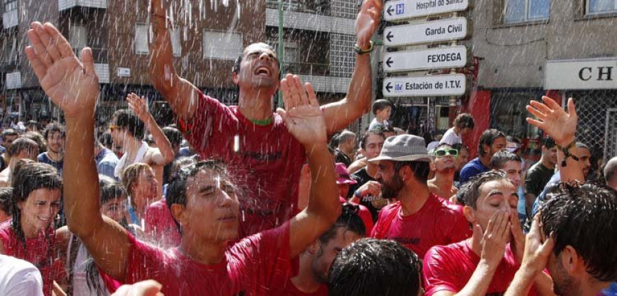 Vilagarcía espera hoy un nuevo baño multitudinario con la Festa da Auga