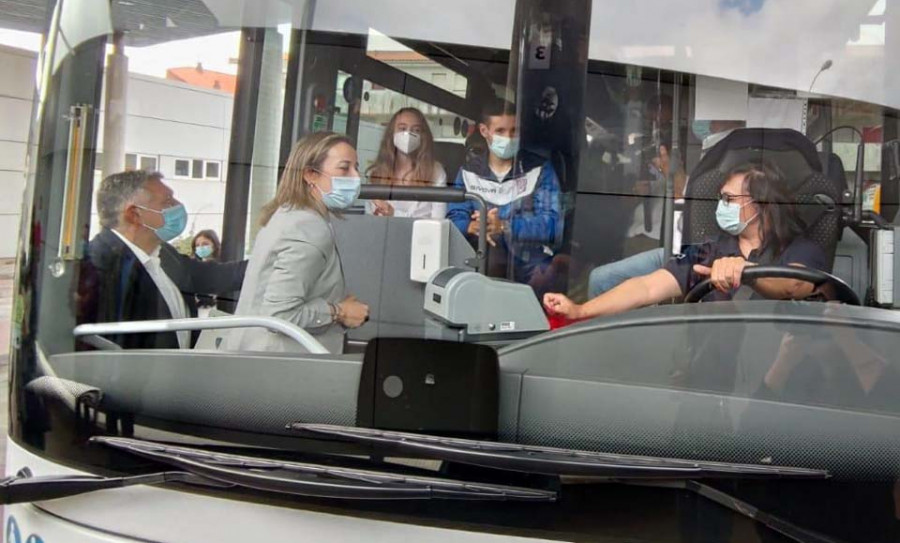 Los jóvenes de Sanxenxo ya pueden viajar gratis en el transporte público de la Xunta