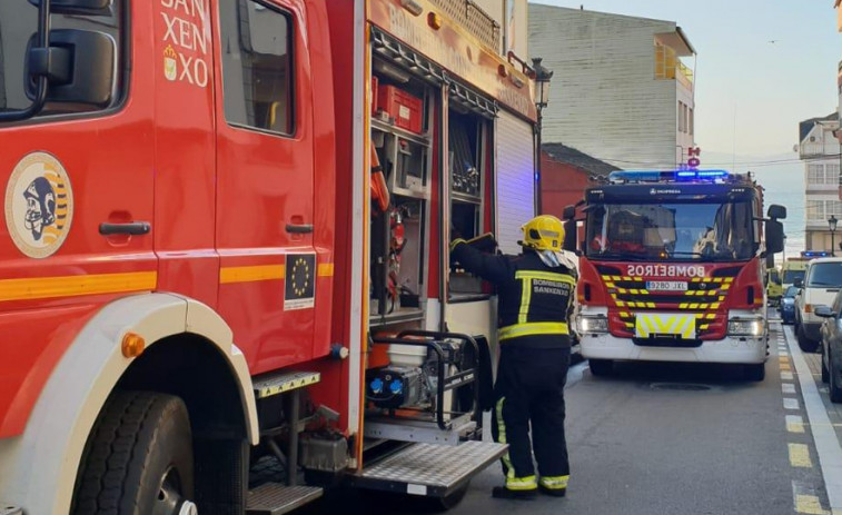 Un incendio en un tercer piso le ocasiona quemaduras leves en las manos a un joven
