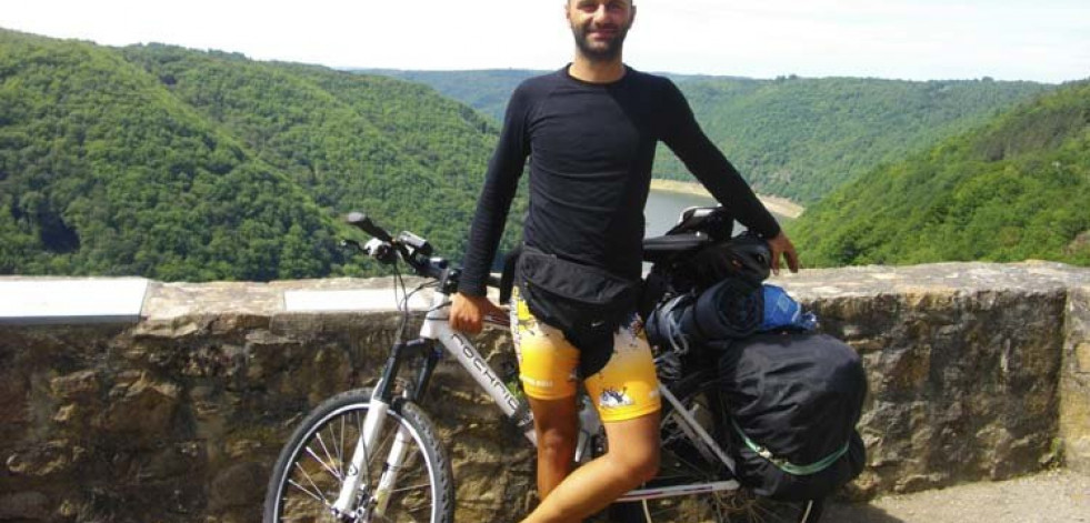 Una ruta en bicicleta hasta Pekín para visibilizar 
la ELA