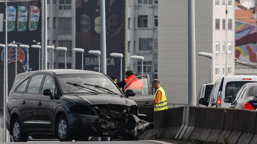 Un accidente en el puente de A Pasaxe provoca retenciones kilométricas en Alfonso Molina