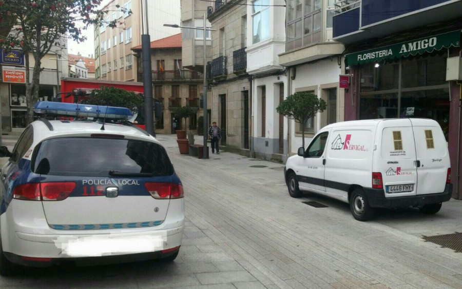 RIVEIRA - Investigan un posible caso de maltrato animal en un piso de la Praza de Compostela