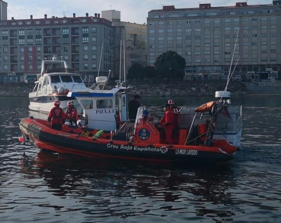 Evacuado ata Ribeira un tripulante dun veleiro alemán cunha perna rota