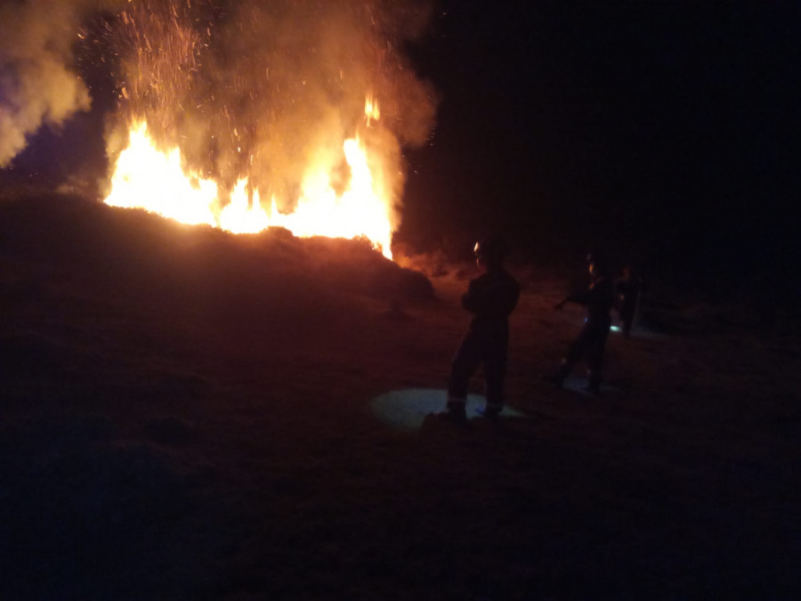 Extinguido de madrugada el incendio que se inició en varios focos en el monte de A Portela, que afectó a 7'5 hectáreas