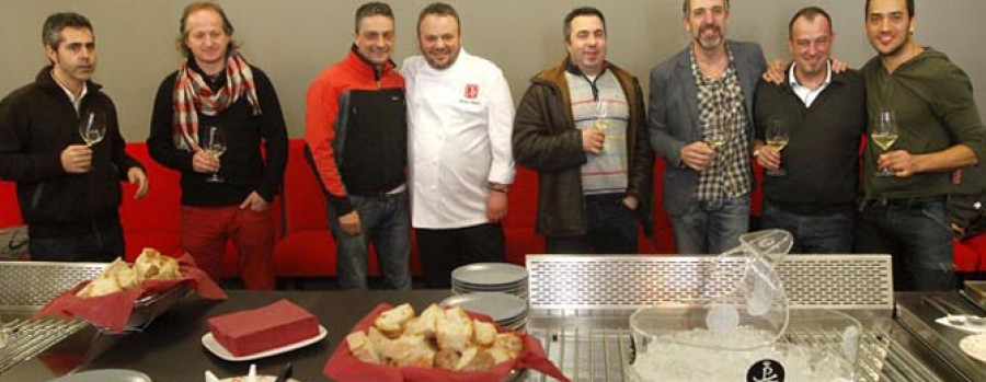 CAMBADOS - Real Conservera se reinventa para capear la crisis y mantener la actividad y los puestos de trabajo