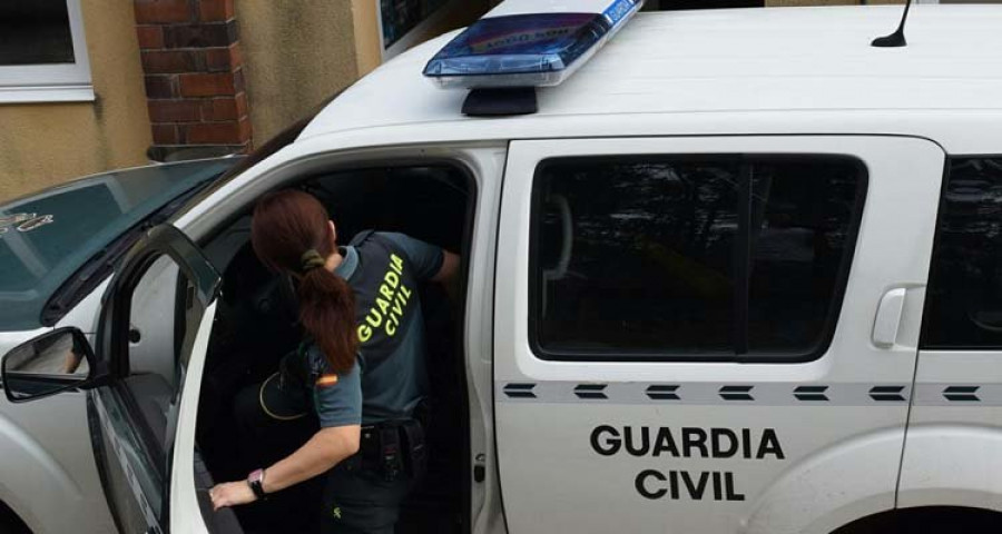 Una tumultuosa pelea por los servicios de un taxi en Boiro acaba con un rianxeiro herido
