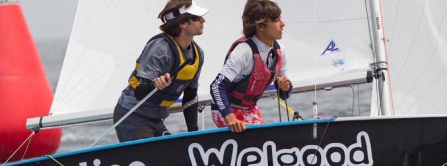 Los gallegos Nacho Campos y Gonzalo Martínez, líderes del Rías Baixas Worlds