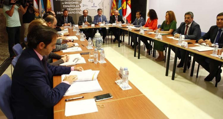 Rey Varela incide en afrontar el “reto demográfico” entre todas las administraciones