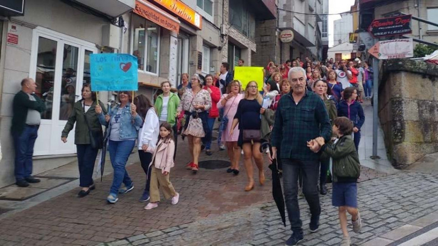 Vecinos opositores al traslado de las fiestas de San Roque toman Portonovo