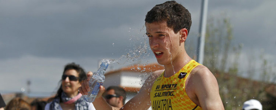 Aída García e Ismael López se  llevan el Triatlón de Cambados