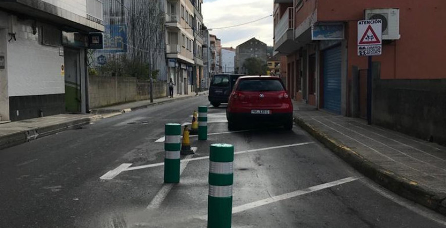 Eliminan dos aparcamientos para facilitar el giro de Alexandre Bóveda hacia Rosalía de Castro