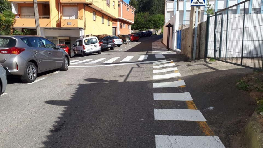 La Policía Local recomienda el sentido único en los accesos a los colegios de O Cruceiro y Abrente