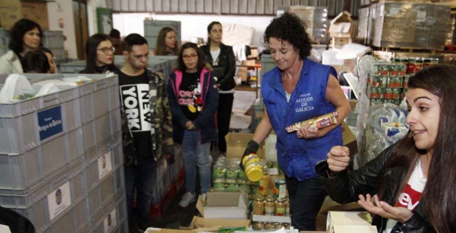 El Centro de Educación Especial promueve el voluntariado con una visita a Amigos de Galicia