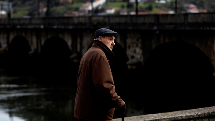 La Xunta llama a “preocuparse” de los mayores que viven en soledad