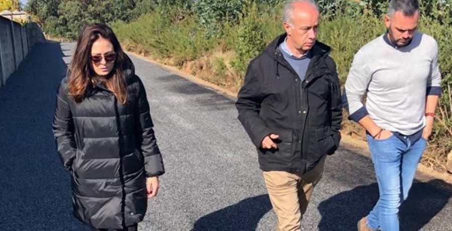 Vilanova asfalta pistas en el rural para mejorar los viales de enlace entre parroquias