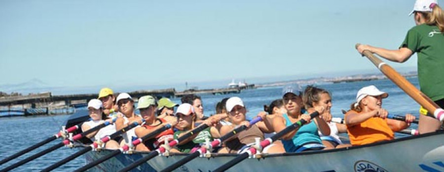 Mecos crea la trainera femenina gallega que remará en La Concha