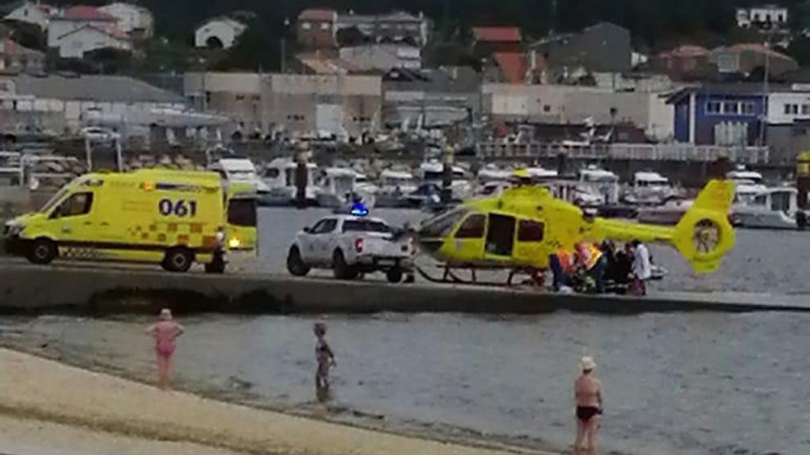 Un motorista resulta herido muy grave tras colisionar contra un turismo en A Pobra