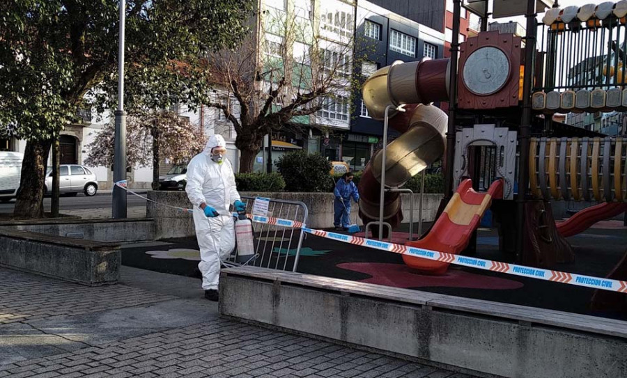 Ribeira y Boiro mitigan el riesgo del coronavirus con el refuerzo de la desinfección en vías públicas
