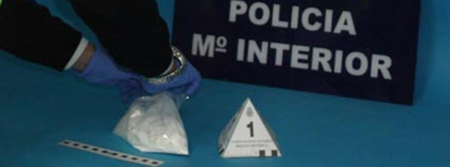 Detienen a dos vilagarcianos por distribuir droga en O Vao