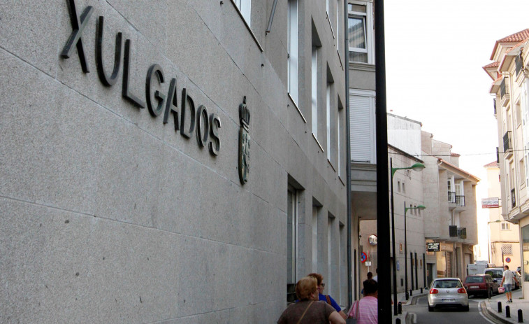Suman un delito de agresión sexual a la causa abierta al dueño de un club de Meis por trata