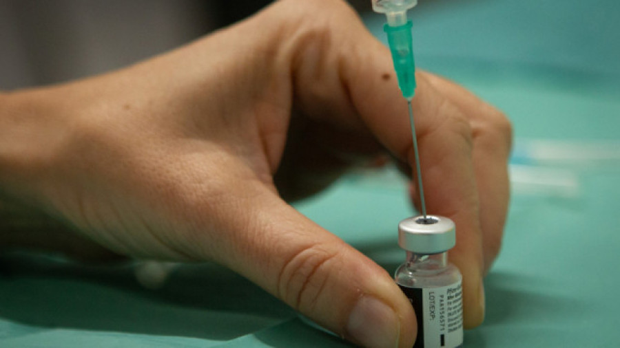 Los trabajadores de Axuda no Fogar recibirán las primeras vacunas de AstraZeneca en Galicia