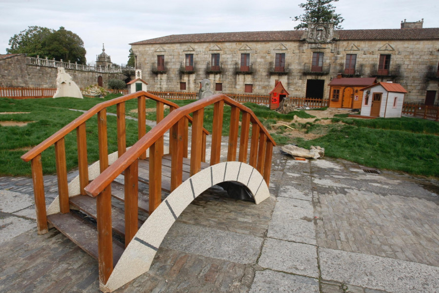 Cambados empieza a desmontar la Aldea de Nadal, pero niega que responda a las quejas del BNG