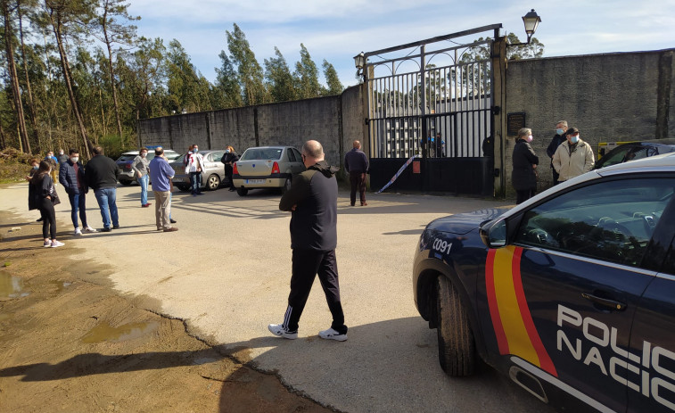 Aparecen profanadas siete tumbas en el cementerio de Castiñeiras