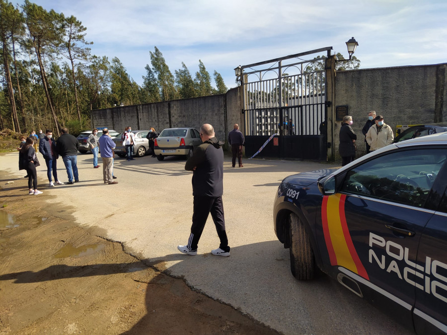 Aparecen profanadas siete tumbas en el cementerio de Castiñeiras