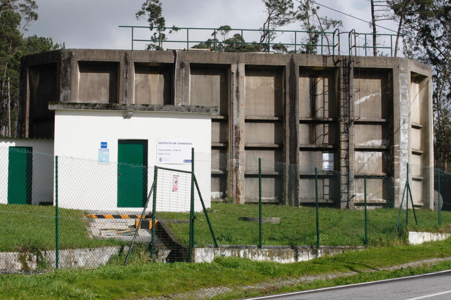 Cambados reparará las grietas que filtran agua en el depósito de Treviscoso