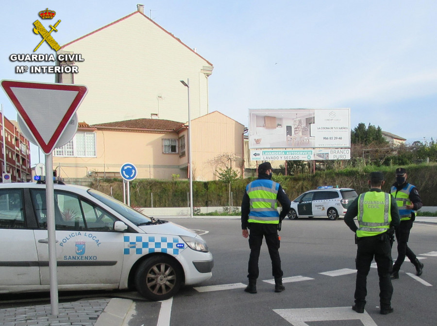 La Guardia Civil detiene a dos vecinos de Sanxenxo por un robo en un piso de Portonovo