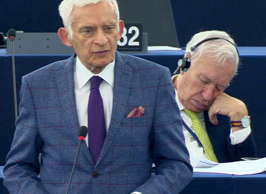 La siesta inconsciente y la justificación muy pensada de Margallo