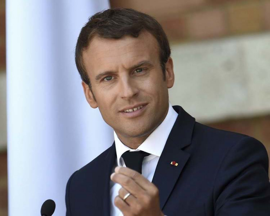 Macron embellece por 26.000 euros