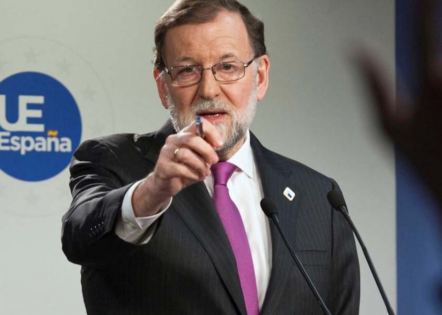 Feijóo le echa una mano a Rajoy