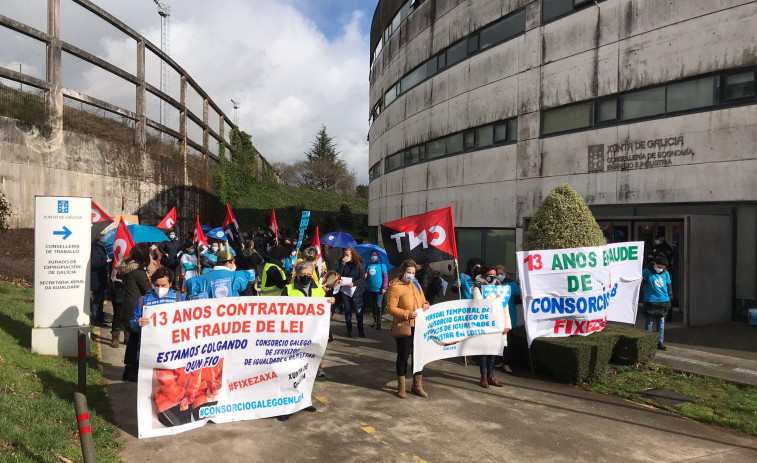 Más de la mitad de trabajadores de la Galiña Azul y del centro de día de Boiro secundan la huelga