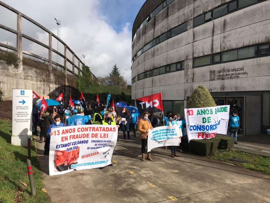 Más de la mitad de trabajadores de la Galiña Azul y del centro de día de Boiro secundan la huelga
