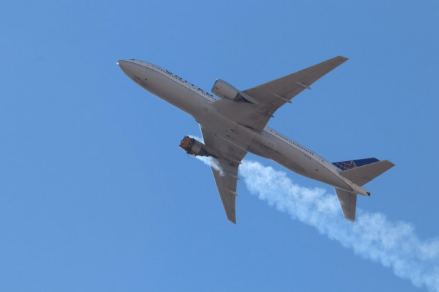Las piezas del motor del avión averiado en Denver presentaban signos de fatiga