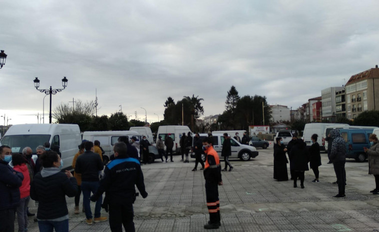 El PP de A Pobra acusa al gobierno local de poner en riesgo el mercado y el trabajo de los ambulantes