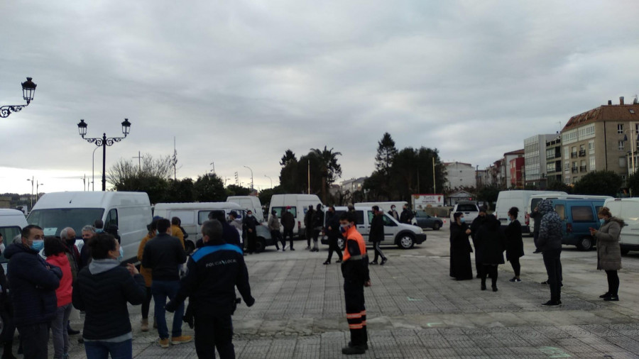 El PP de A Pobra acusa al gobierno local de poner en riesgo el mercado y el trabajo de los ambulantes