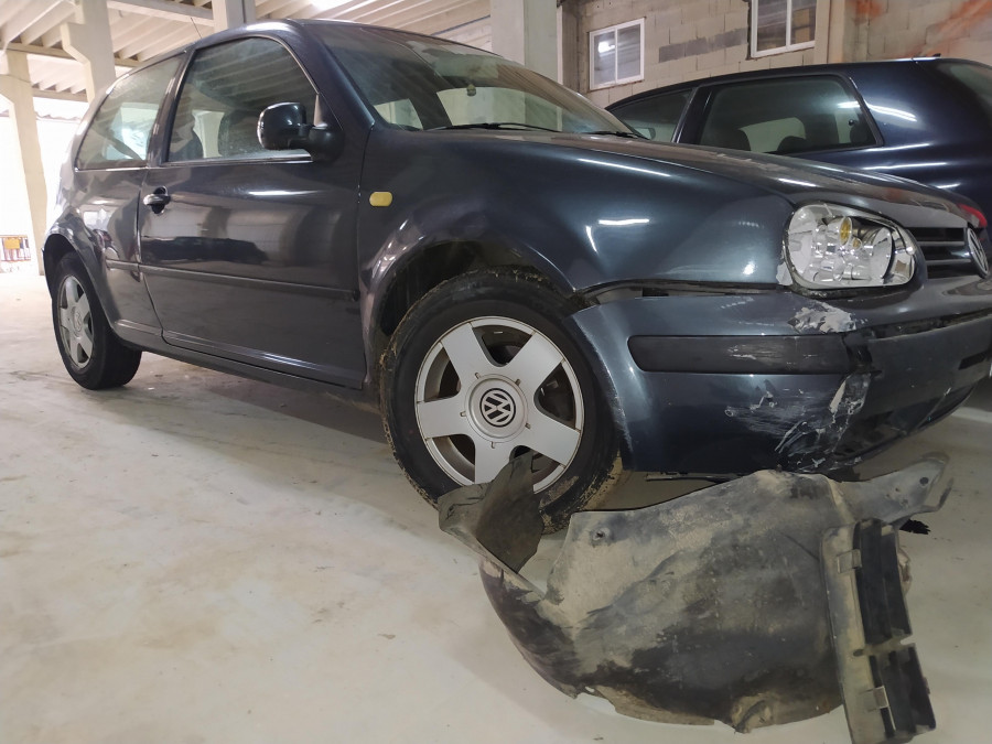 Un conductor se da a la fuga con su coche tras un accidente en Xarás