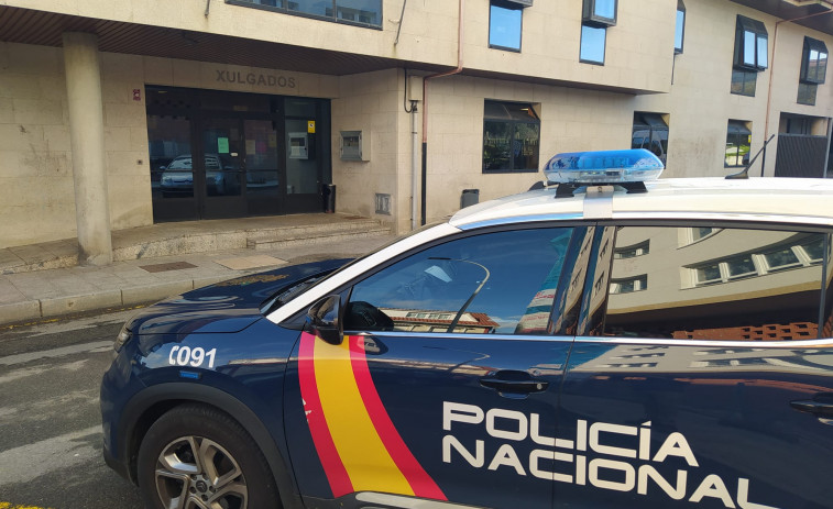Detenidos en Ribeira dos individuos de 22 y 43 años por menudeo de drogas