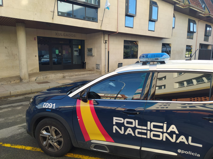 Detenidos en Ribeira dos individuos de 22 y 43 años por menudeo de drogas