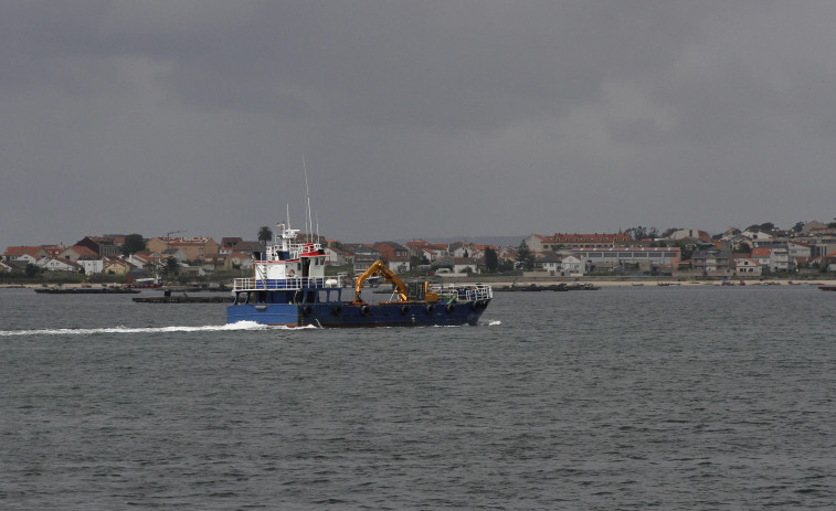 Portos contrata por 127.000 euros el dragado del puerto de O Grove para recuperar calado