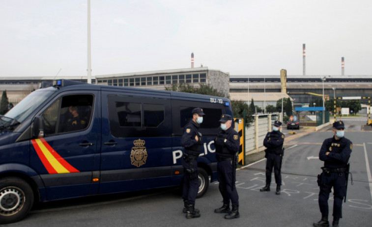 El comité de Alu Ibérica pide a los empleados que colaboren con la Policía