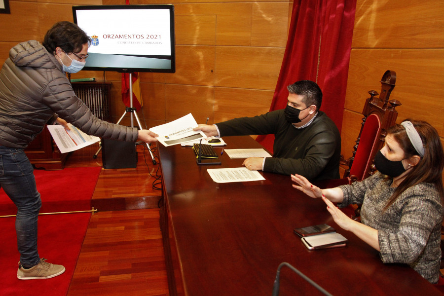 El bipartito pone la línea roja del presupuesto en los salarios y deja ver el as de la cuestión de confianza