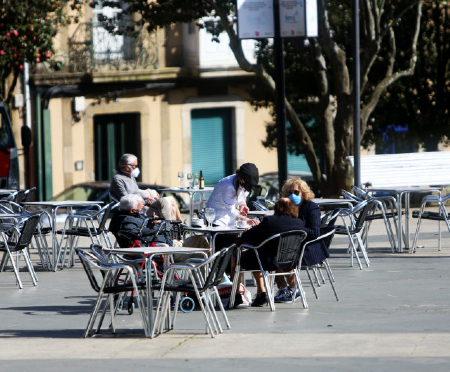 Los gallegos podrán volver a reunirse con no convivientes en casa a partir del 10 de abril