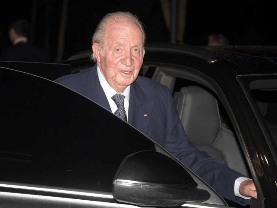 Juan Carlos I, fotografiado al salir de un club privado en Londres